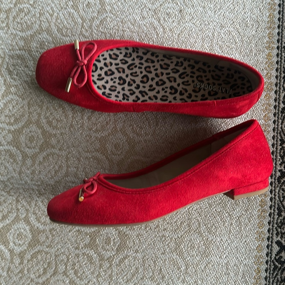 Women’s Red Flats